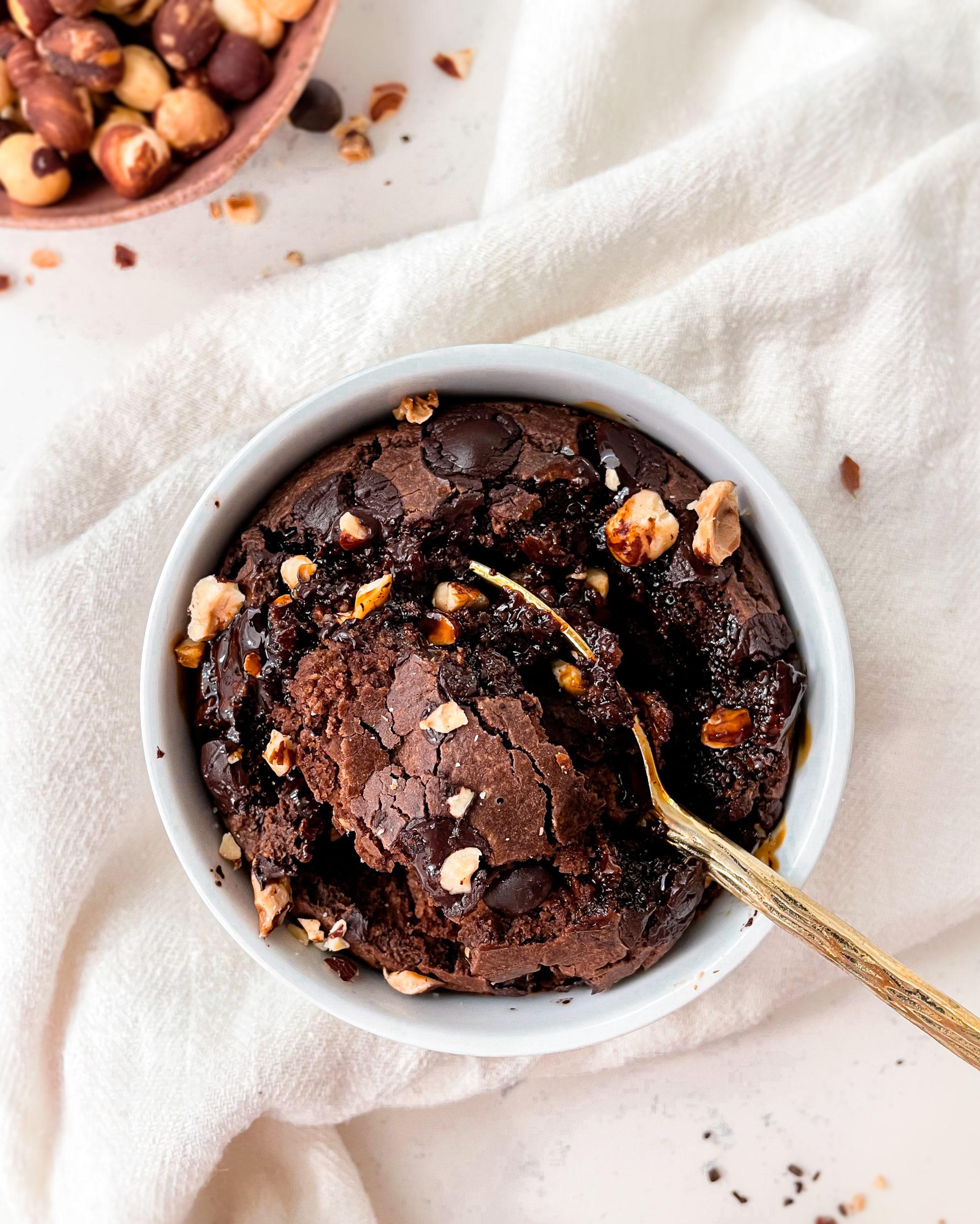 healthy baked oats in a ramekin next to a linen cloth