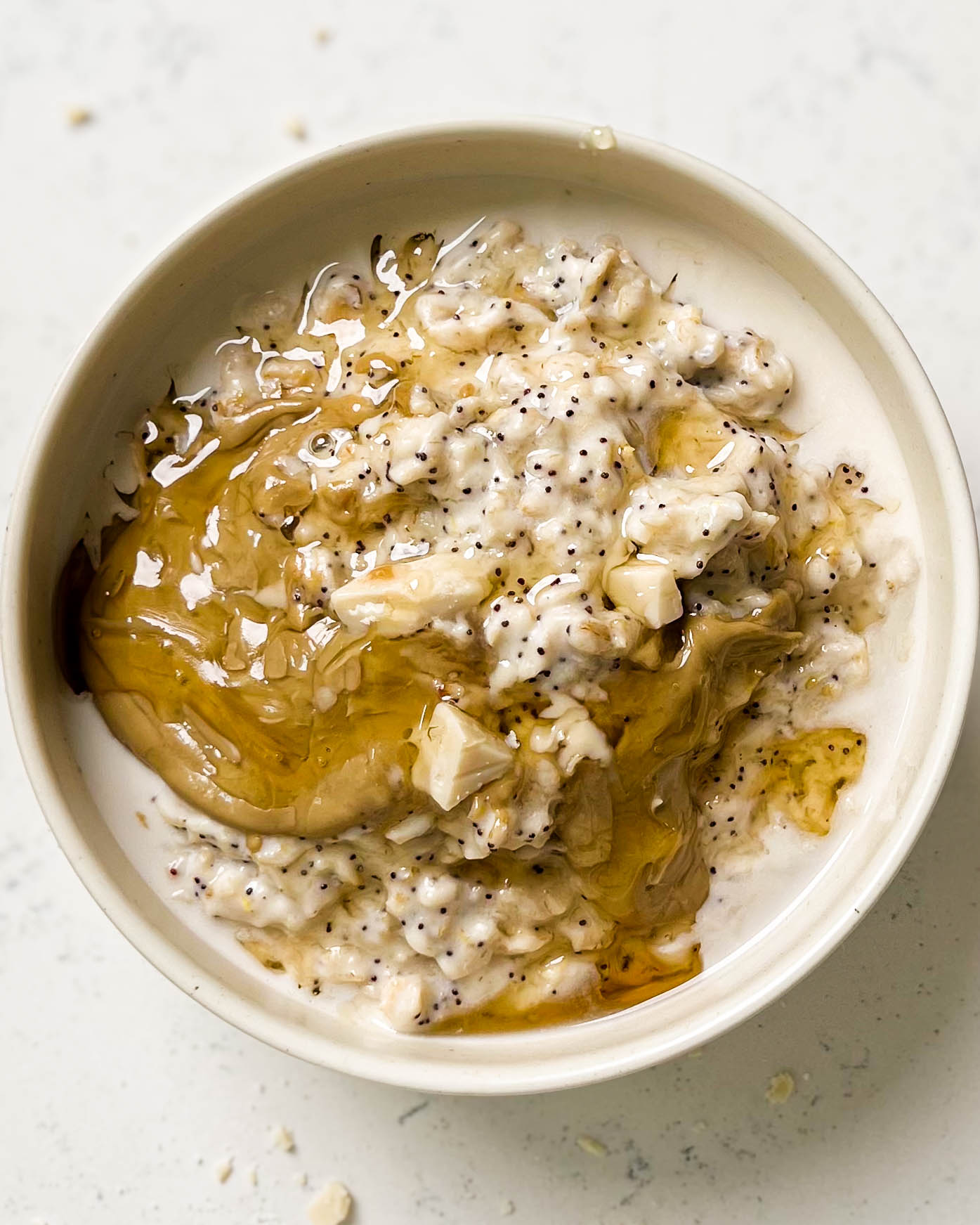 bowl of lemon poppyseed oatmeal