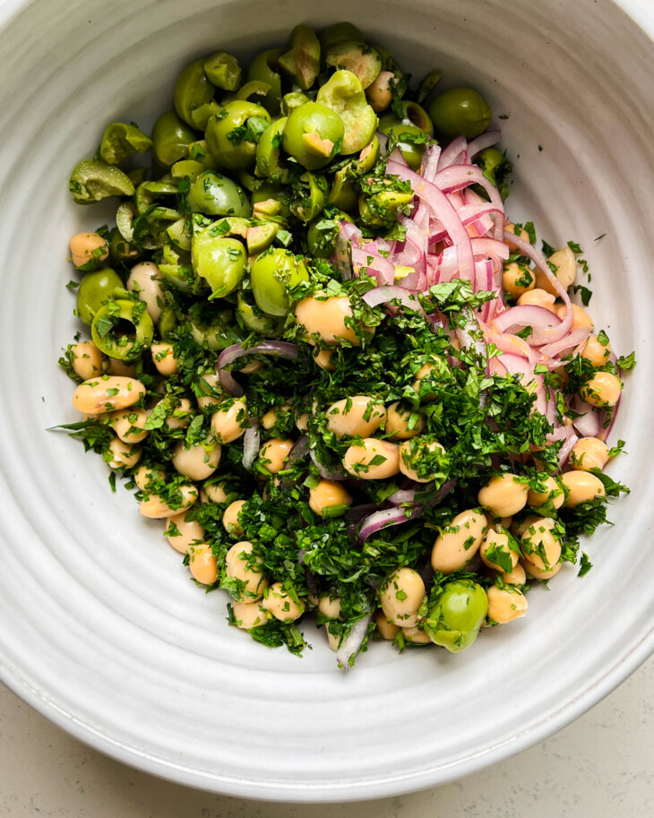 za'atar bean salad in a white bowl